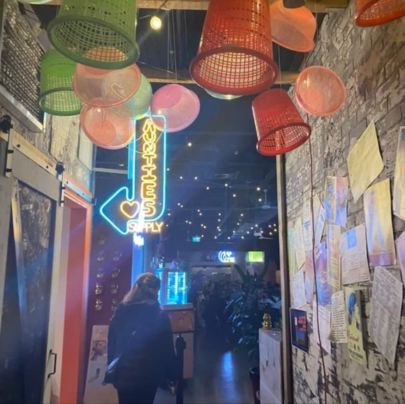 Hi! I'm Kris. - Picture 3 of 3